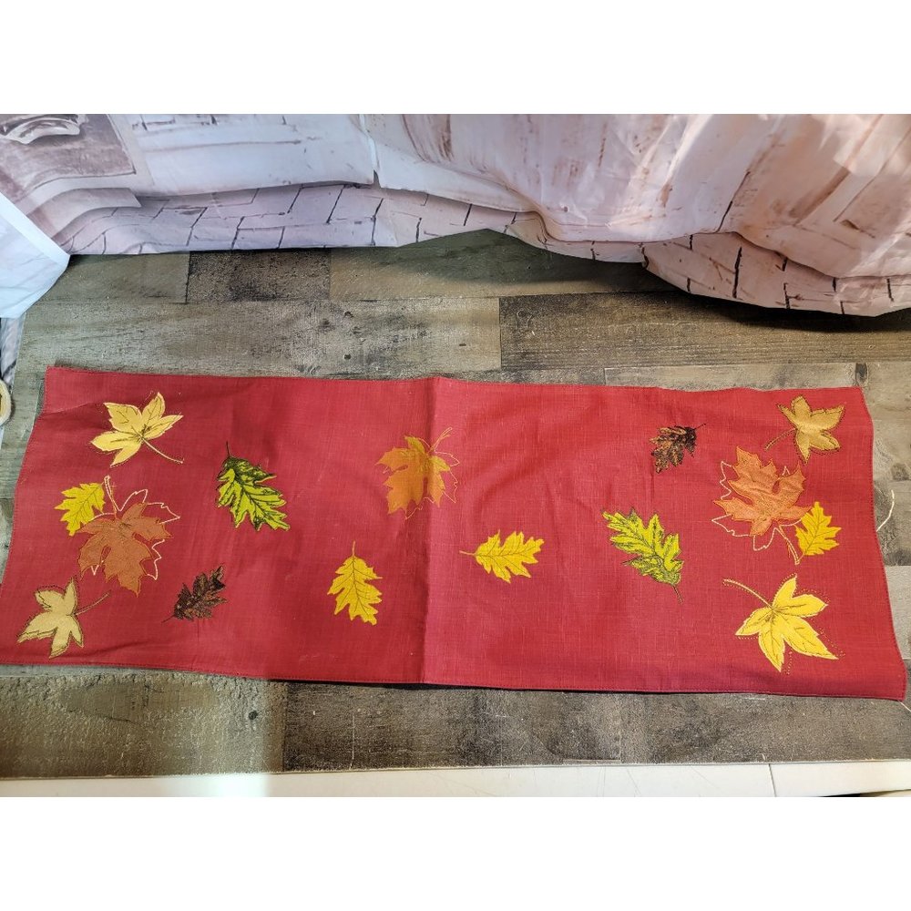 Red leaf leaves Fall autumn‎ table runner decor